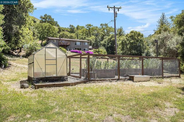 5745 Alhambra Valley Rd, Martinez, CA 94553