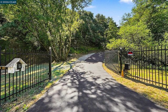 5745 Alhambra Valley Rd, Martinez, CA 94553