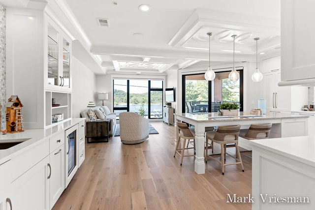 218 S Harbor 201, Grand Haven City, MI 49417