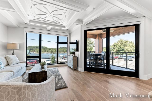 218 S Harbor 201, Grand Haven City, MI 49417