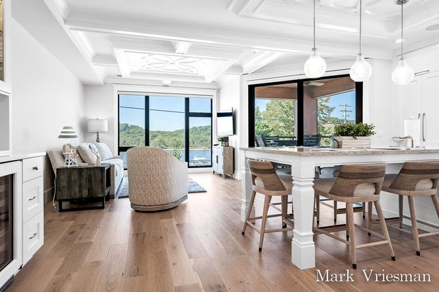 218 S Harbor 201, Grand Haven City, MI 49417