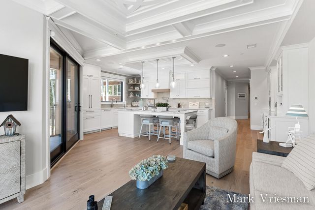 218 S Harbor 201, Grand Haven City, MI 49417