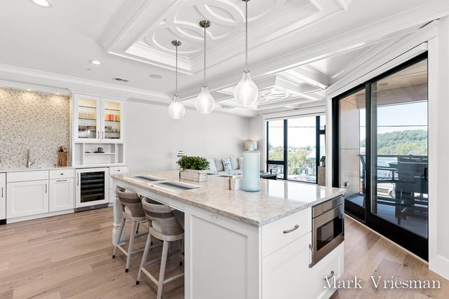 218 S Harbor 201, Grand Haven City, MI 49417