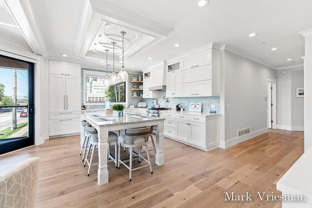 218 S Harbor 201, Grand Haven City, MI 49417