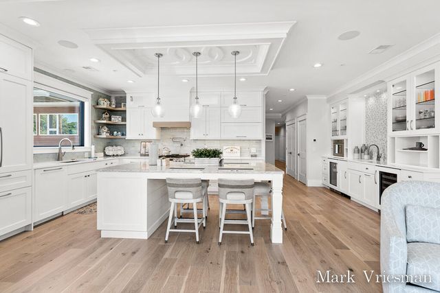 218 S Harbor 201, Grand Haven City, MI 49417