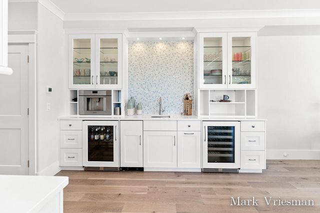 218 S Harbor 201, Grand Haven City, MI 49417