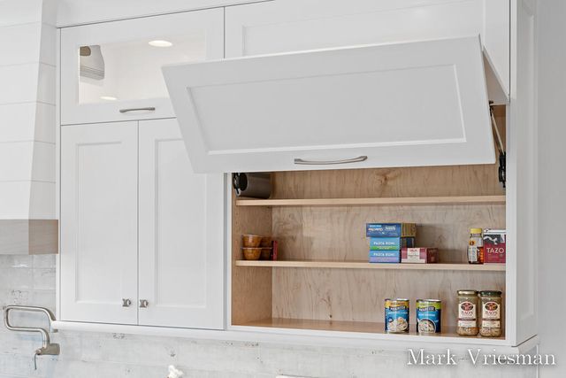 218 S Harbor 201, Grand Haven City, MI 49417