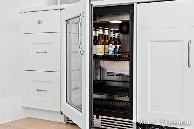 218 S Harbor 201, Grand Haven City, MI 49417