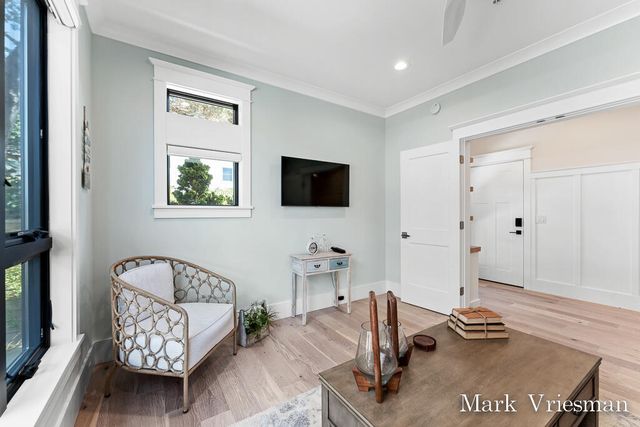 218 S Harbor 201, Grand Haven City, MI 49417