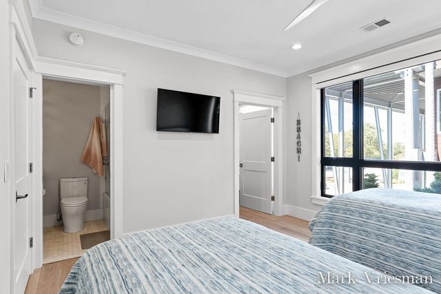 218 S Harbor 201, Grand Haven City, MI 49417