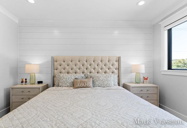 218 S Harbor 201, Grand Haven City, MI 49417