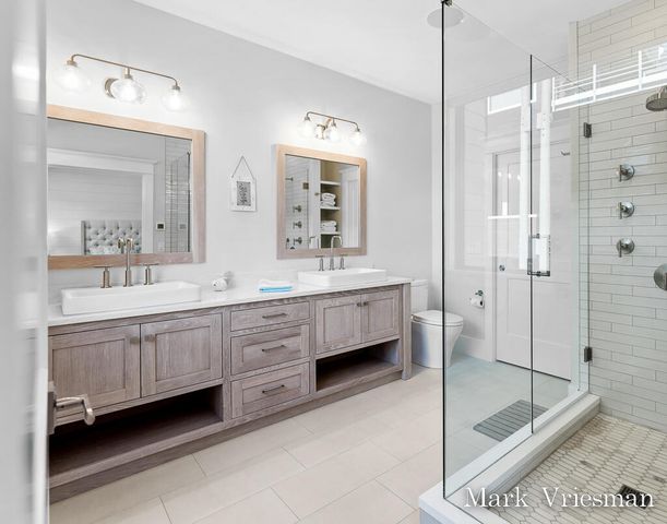 218 S Harbor 201, Grand Haven City, MI 49417