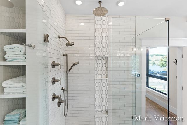 218 S Harbor 201, Grand Haven City, MI 49417