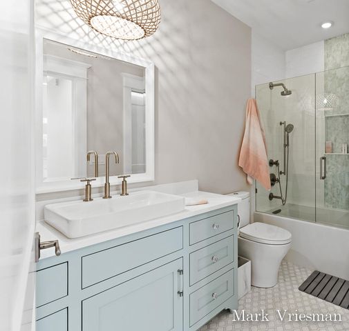 218 S Harbor 201, Grand Haven City, MI 49417