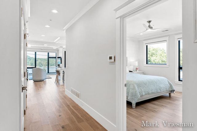 218 S Harbor 201, Grand Haven City, MI 49417