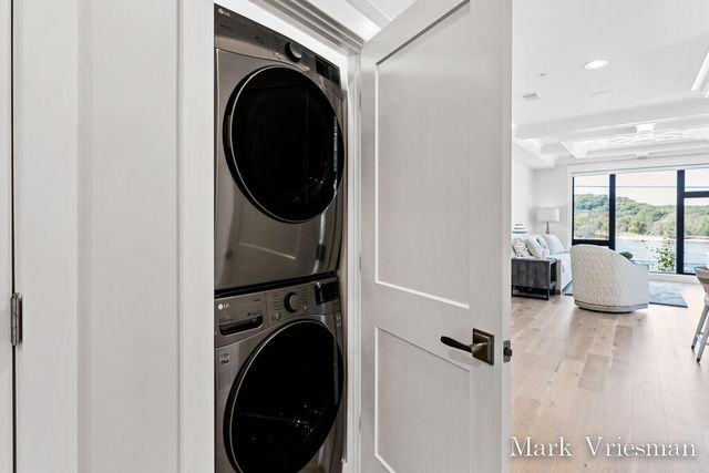 218 S Harbor 201, Grand Haven City, MI 49417