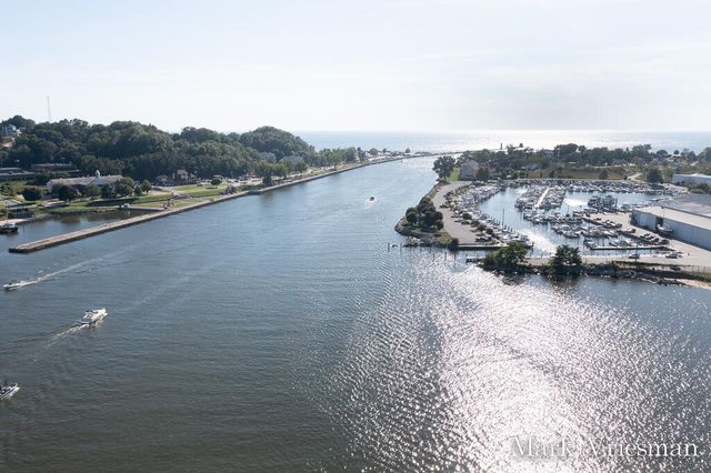 218 S Harbor 201, Grand Haven City, MI 49417