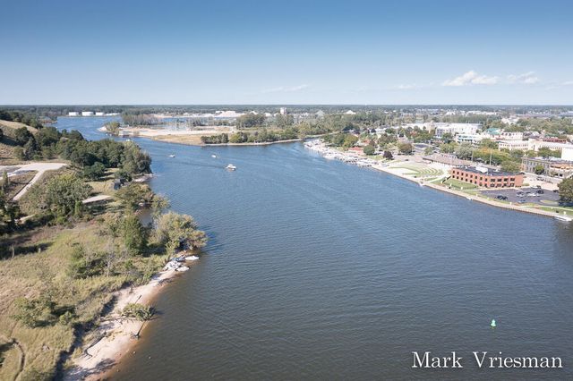 218 S Harbor 201, Grand Haven City, MI 49417