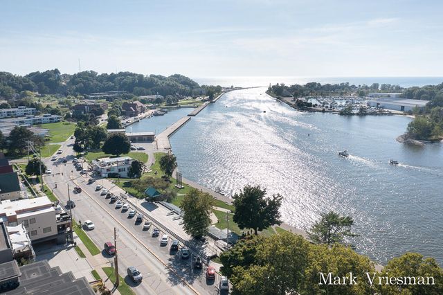 218 S Harbor 201, Grand Haven City, MI 49417