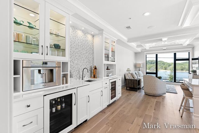 218 S Harbor 201, Grand Haven City, MI 49417