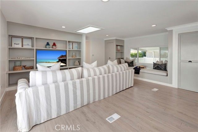 265 Mayflower, Newport Beach, CA 92660