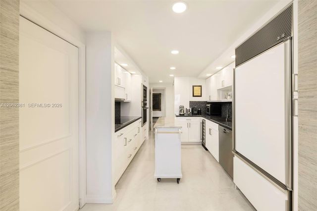 2 Grove Isle Drive B1109, Coconut Grove, FL 33133