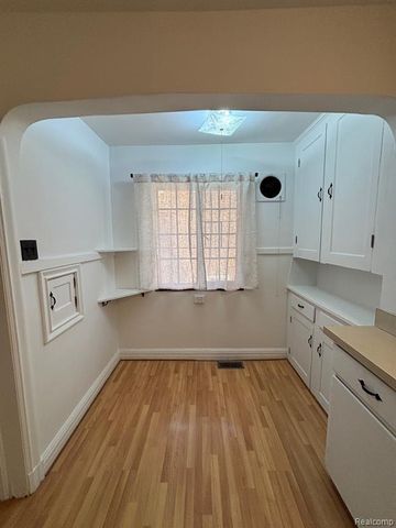 21440 Lathrup Street, Southfield, MI 48075