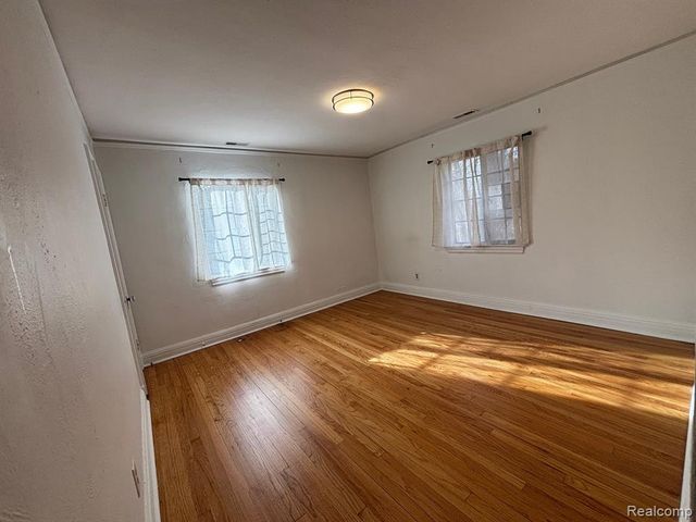 21440 Lathrup Street, Southfield, MI 48075