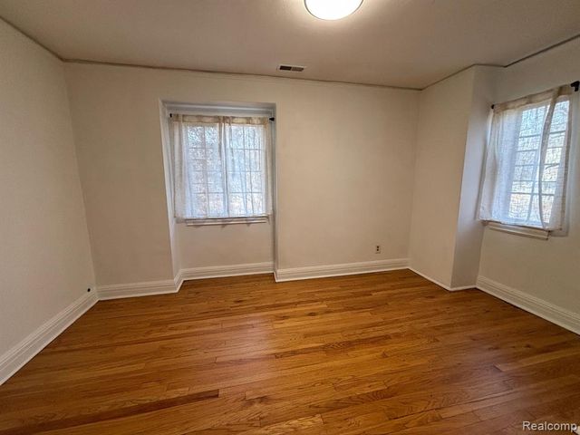 21440 Lathrup Street, Southfield, MI 48075