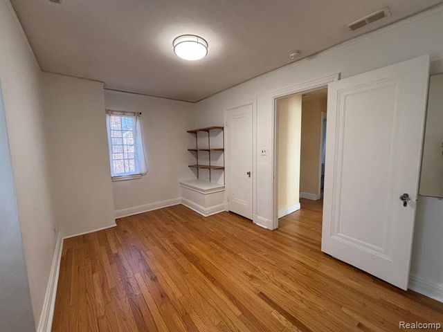 21440 Lathrup Street, Southfield, MI 48075