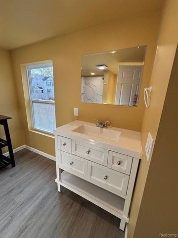 21440 Lathrup Street, Southfield, MI 48075