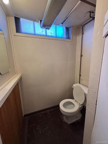 21440 Lathrup Street, Southfield, MI 48075