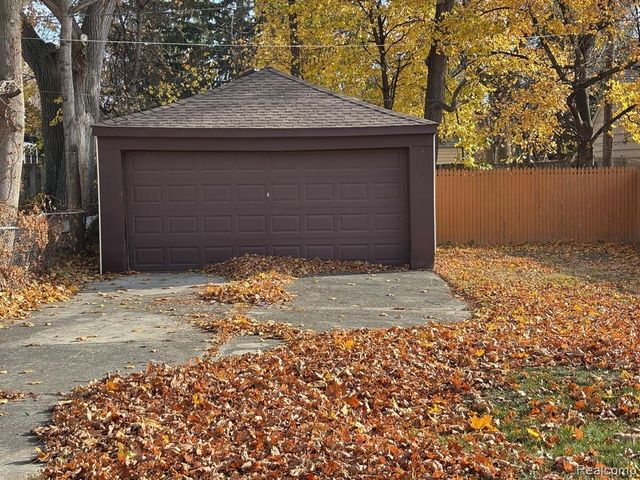 21440 Lathrup Street, Southfield, MI 48075