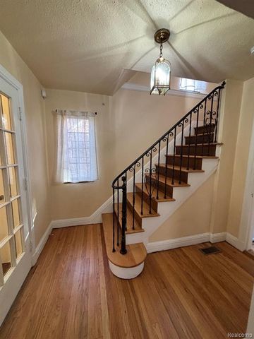 21440 Lathrup Street, Southfield, MI 48075