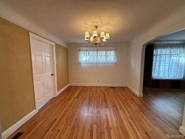 21440 Lathrup Street, Southfield, MI 48075