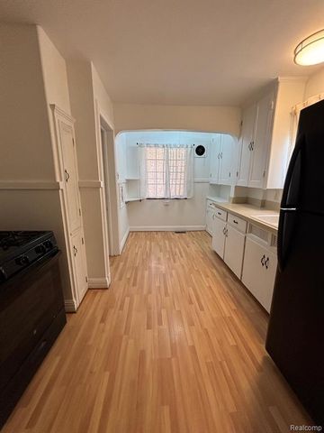 21440 Lathrup Street, Southfield, MI 48075