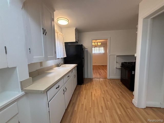 21440 Lathrup Street, Southfield, MI 48075