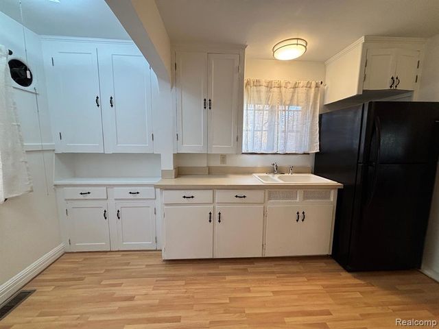 21440 Lathrup Street, Southfield, MI 48075