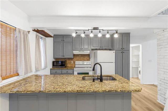 264 Jones Drive, Roswell, GA 30075