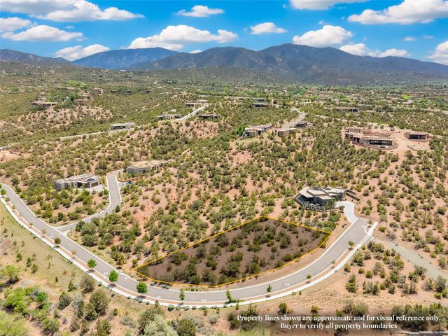 565 Calle Mirasol, Santa Fe, NM 87501