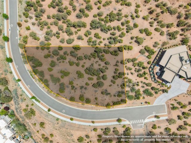 565 Calle Mirasol, Santa Fe, NM 87501