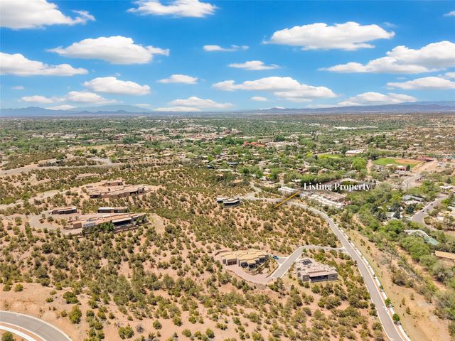 565 Calle Mirasol, Santa Fe, NM 87501