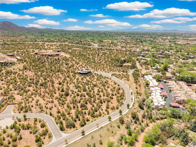 565 Calle Mirasol, Santa Fe, NM 87501