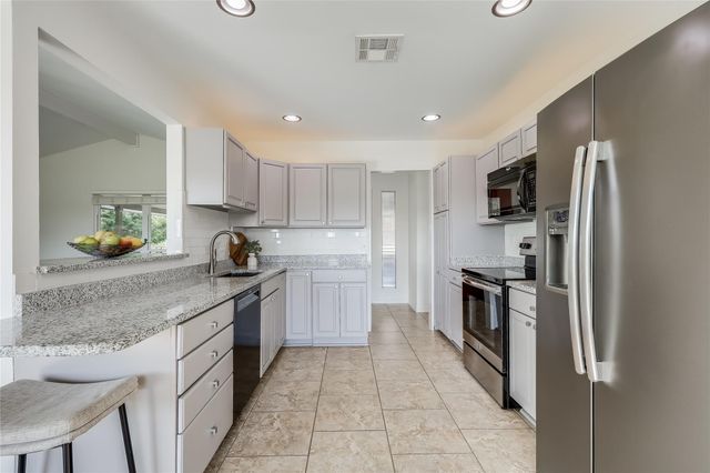 2802 Douglas CV, Lago Vista, TX 78645