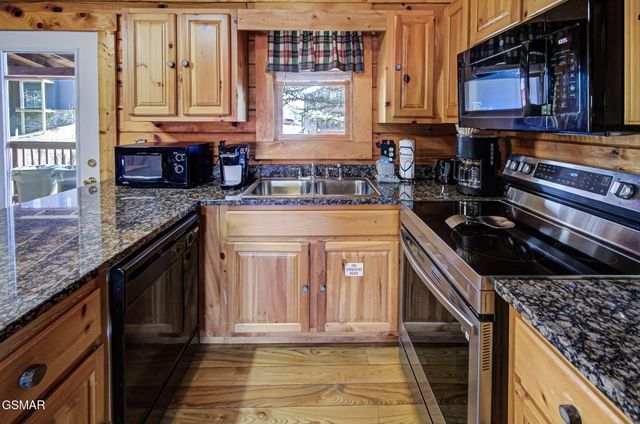 1528 Rainbow Ridge Way, Sevierville, TN 37862