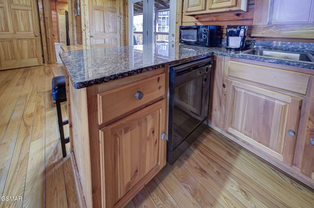 1528 Rainbow Ridge Way, Sevierville, TN 37862