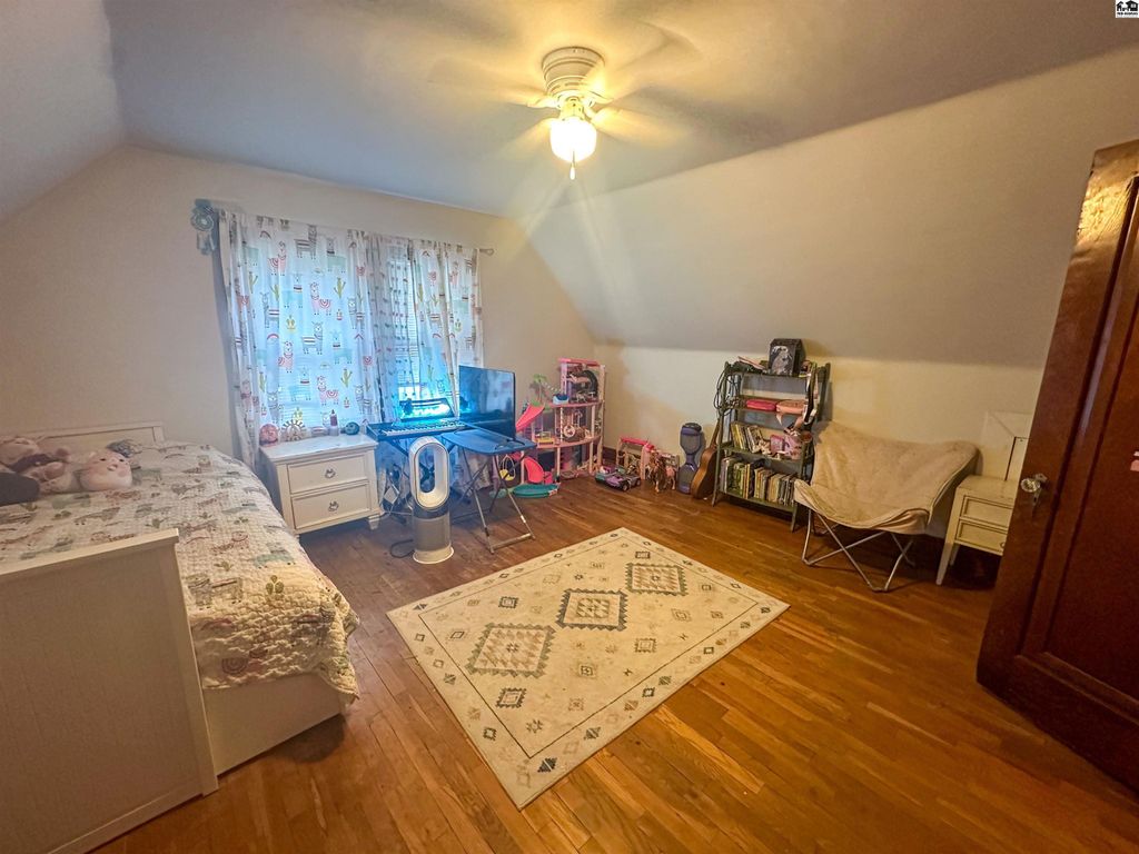 100 N 4th St