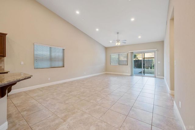 2006 W Hopkins Way, Hanford, CA 93230