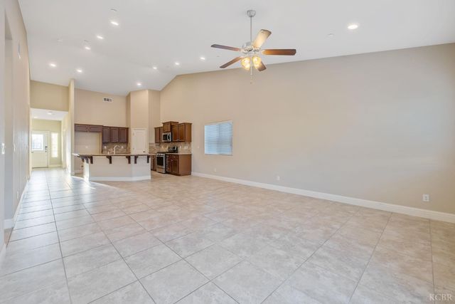 2006 W Hopkins Way, Hanford, CA 93230