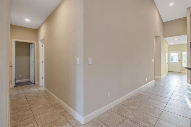 2006 W Hopkins Way, Hanford, CA 93230
